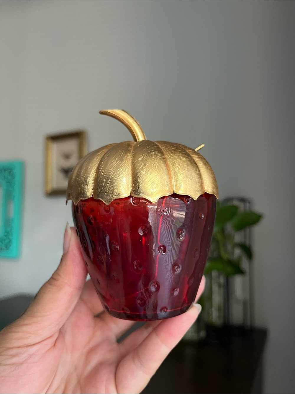 Ruby red glass strawberry jam jar with gold metal lid. 1970 - 70’s Avon - Picture 12 of 12